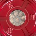 Furrë Rrethore 32L SAMDAN me fuqi 1300W, termostat 50–300°C dhe tepsi 38cm. Ideale për pica, byrekë dhe gatime të shpejta.