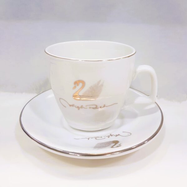 Set Filxhane Kafeje Porcelani 6CP AK226 prej porcelani cilësor me dekorim elegant artizanal do të jetë vlerë e shtuar në çastet tuaja të relaksimit!
