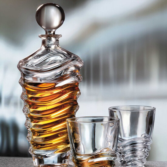 Set 7cope Gota Whisky Kristali Wave Bohemia®, Kombinim luksoz i kristalit. Një dhuratë praktike luksoze e bërë në Republikën Çeke. Kristal 24% PbO