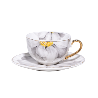 Filxhanë Kafe Porcelani ED2683 Set filxhanësh porcelani me dizajn lulesh dhe dorezë të artë. Elegant, cilësor dhe perfekt për kafe me stil.