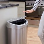 Kosh plehrash Black+Decker 50 litra me sensor automatik