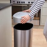 Kosh plehrash Black+Decker 50 litra me sensor automatik