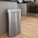 Kosh plehrash Black+Decker 50 litra me sensor automatik